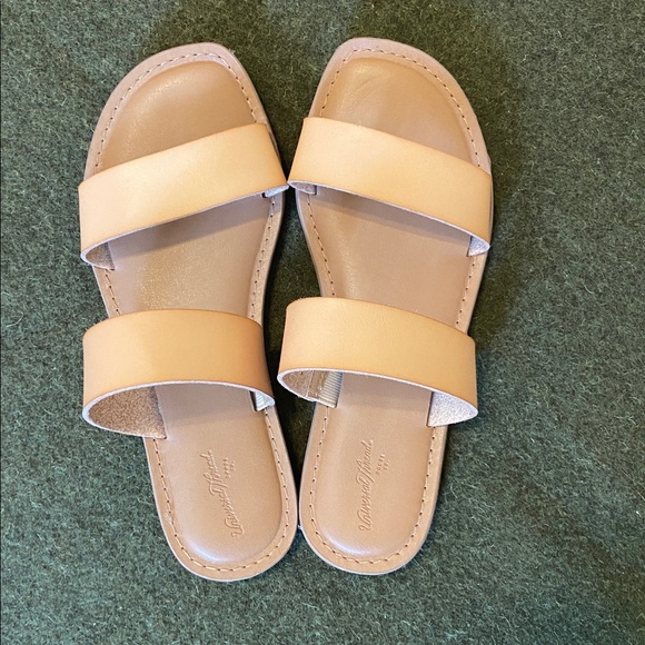 Universal Thread Tan Leather Slide Sandals - Picture 1 of 4